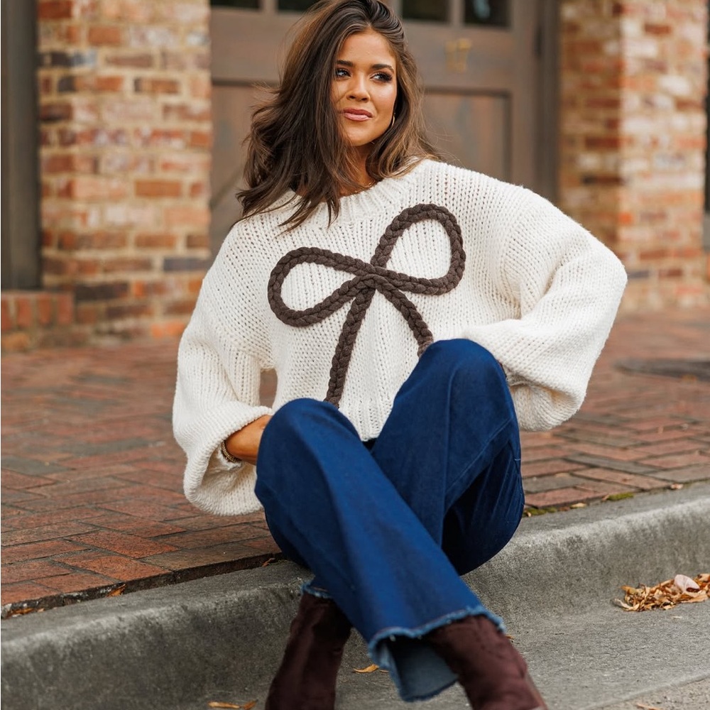 Chic White Sweater with Brown Bow Accent
